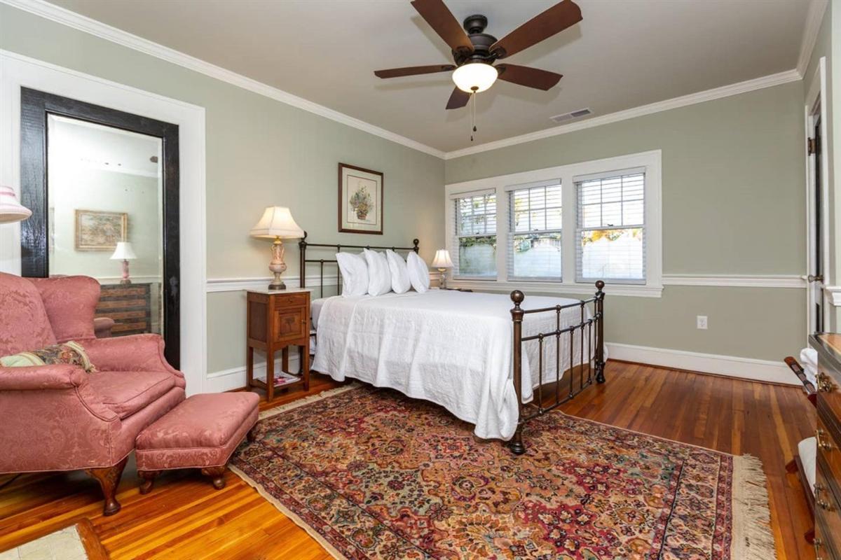 Renowned Historic Home Downtownacross From Park Winston-Salem Exterior foto
