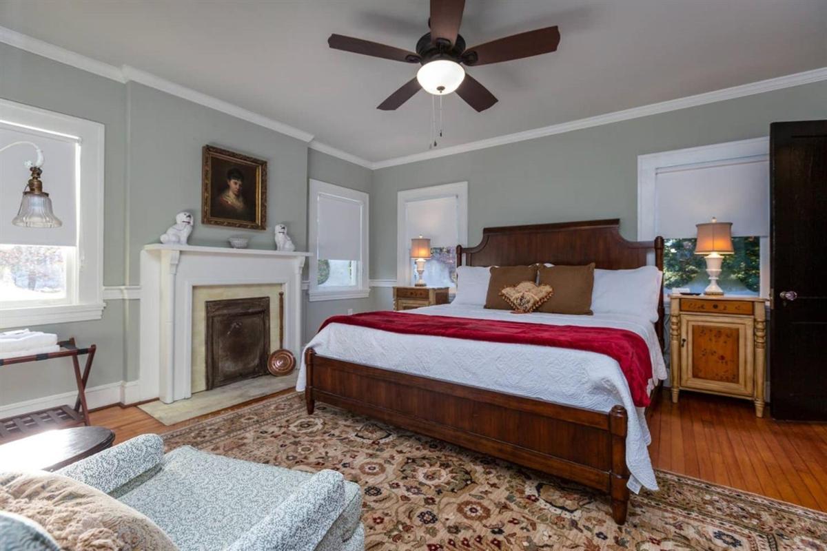 Renowned Historic Home Downtownacross From Park Winston-Salem Exterior foto